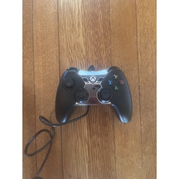 Microsoft Xbox One Wired PowerA‎ Controller Black & Silver - Picture 1 of 3
